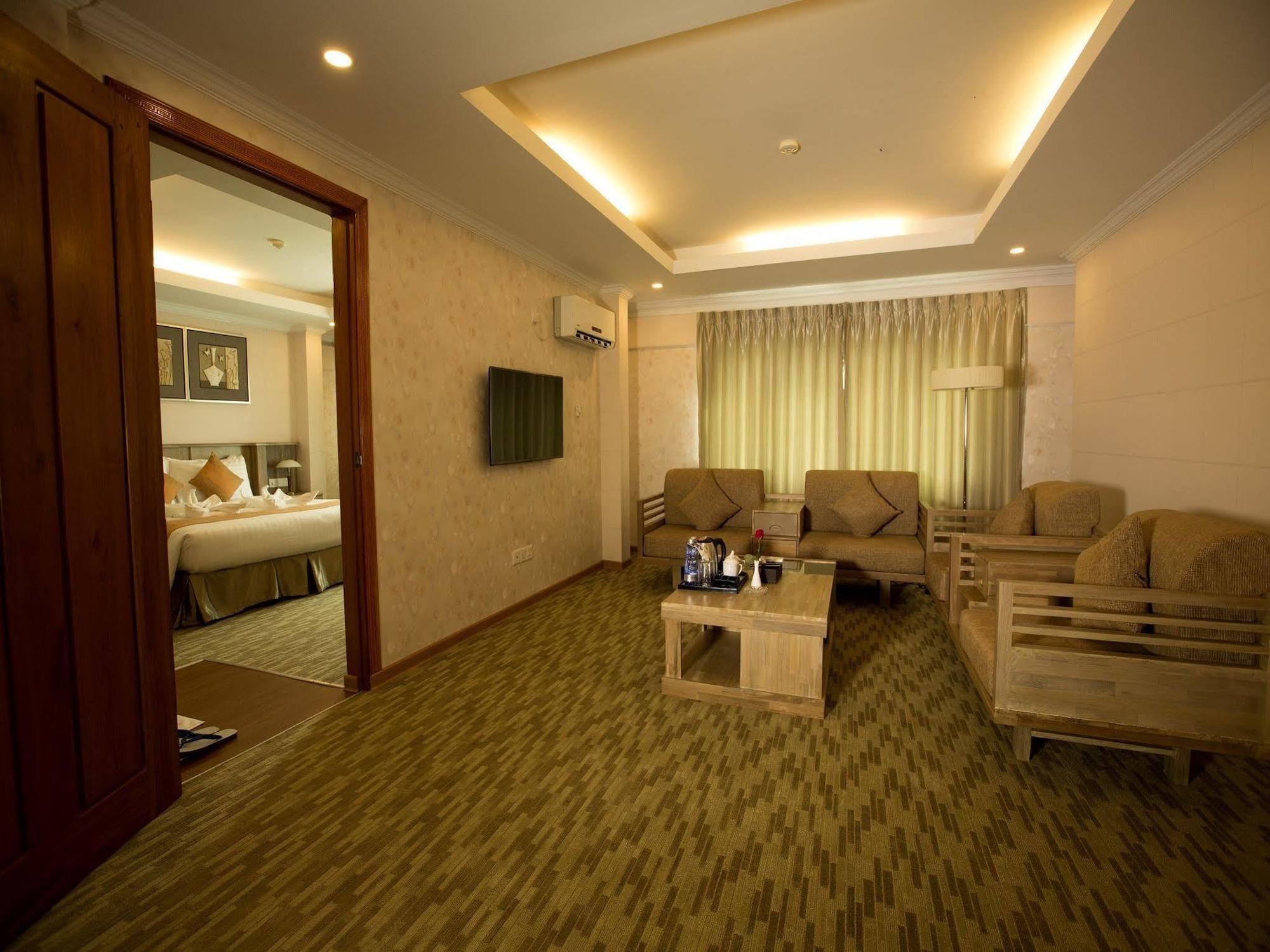 Royal Taunggyi Hotel Zewnętrze zdjęcie